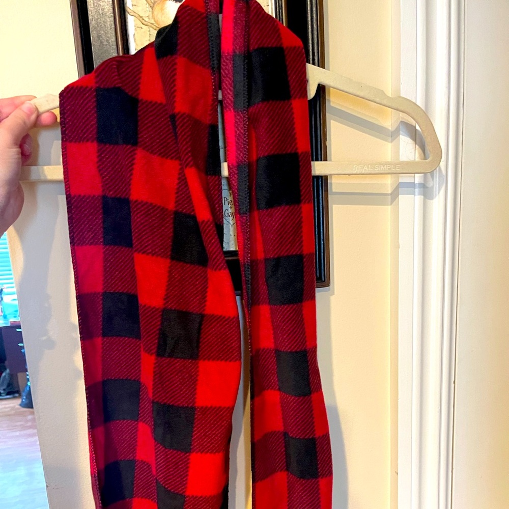Brand new scarf. Never worn. Just taken out of the shipping bag